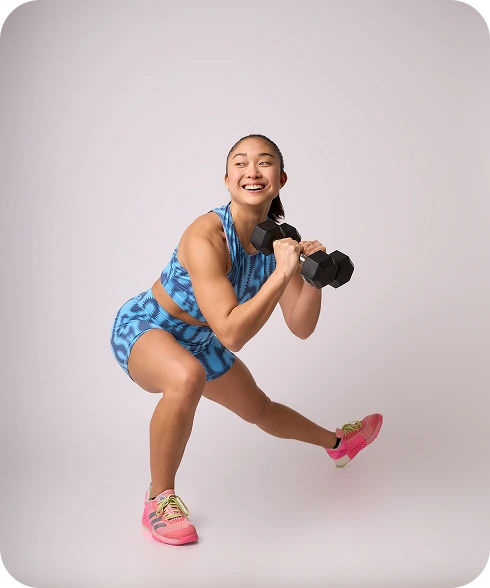 Pia entrenando con mancuerna
